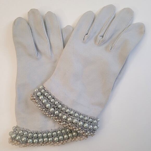 Vintage Kayser Pearl Beaded Baby Blue Gloves Size 6 or 9? Made in the USA - Picture 1 of 7